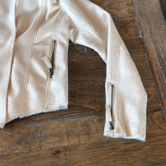 Buckle  Jacket - Picture 4 of 11